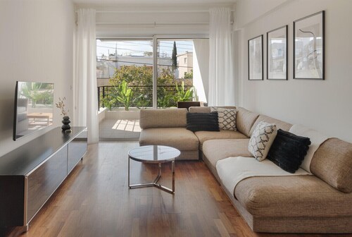 Phaedrus Living: Evergreen Nicosia City Residence