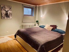 2 bedrooms, free WiFi, bed sheets - Between Chiemsee and the Alps: ciao-aschau vacation apartment Bergenrelax (Bergen)