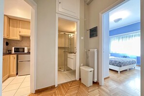 1 habitación, escritorio, tabla de planchar con plancha y wifi 