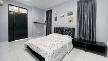 4 bedrooms, iron/ironing board, WiFi, bed sheets