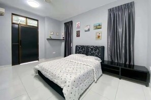 4 habitaciones, tabla de planchar con plancha, wifi y ropa de cama 