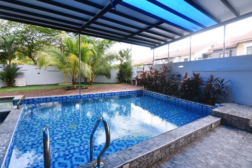 A Chic & Comfy 4BR Home with Private Pool