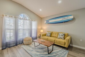 Smart-TV, peis og bøker