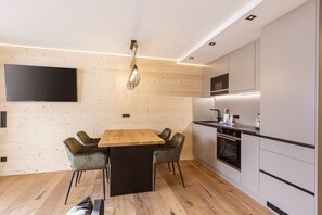 Apartment | Private kitchen | Cookware/dishes/utensils
