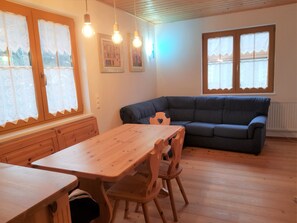 Apartment | Living room - Bright Apartment Near Thermal Springs (Bad Kleinkirchheim)