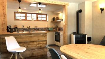 Rumah | Dapur pribadi | Lemari es, microwave, oven, dan mesin pencuci piring