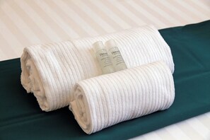 Coffres-forts dans les chambres, bureau, rideaux occultants