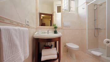 Classic Double Room | Bathroom | Shower, hair dryer, towels, soap