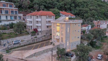 Fachada de la propiedad