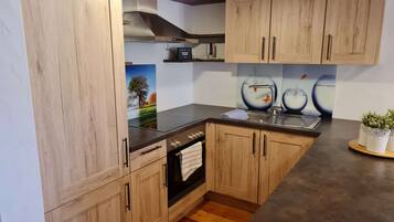 Apartment | Private kitchen | Cookware/dishes/utensils