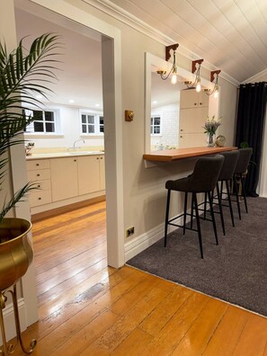 Interior - Creed Cottage, Whitianga (Whitianga)