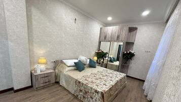 3 bedrooms, iron/ironing board, WiFi, bed sheets