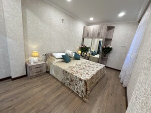 3 bedrooms, iron/ironing board, WiFi, bed sheets