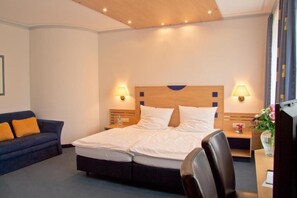Desk, laptop workspace, soundproofing, free WiFi - Hotel Krone  (Freudenstadt)