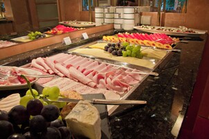 Desayuno bufé gratuito y diario