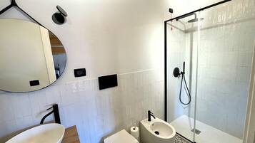 Classic Double or Twin Room | Bathroom | Hair dryer, towels, soap, shampoo