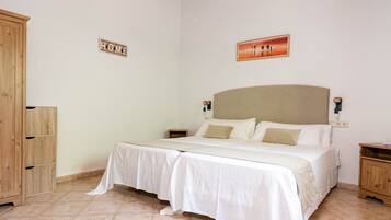 3 bedrooms, individually furnished, iron/ironing board