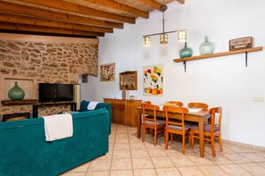 Dining - Holiday Home With View (Inca)