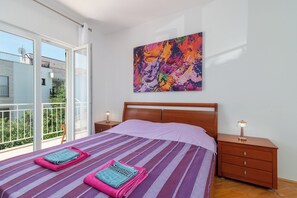 2 Schlafzimmer, Reisekinderbett, kostenloses WLAN, Bettwäsche
