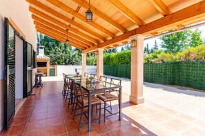 Villa | Outdoor dining