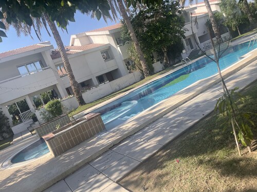 Spacious villa with 4 bedrooms in Dubai near to International Airport