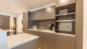 Apartment | Private kitchen | Cookware/dishes/utensils