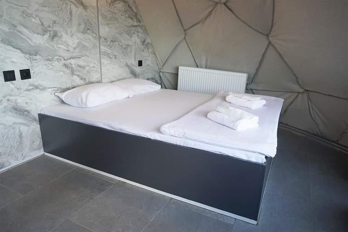 Classic Tent, Sea View | 1 bedroom, bed sheets