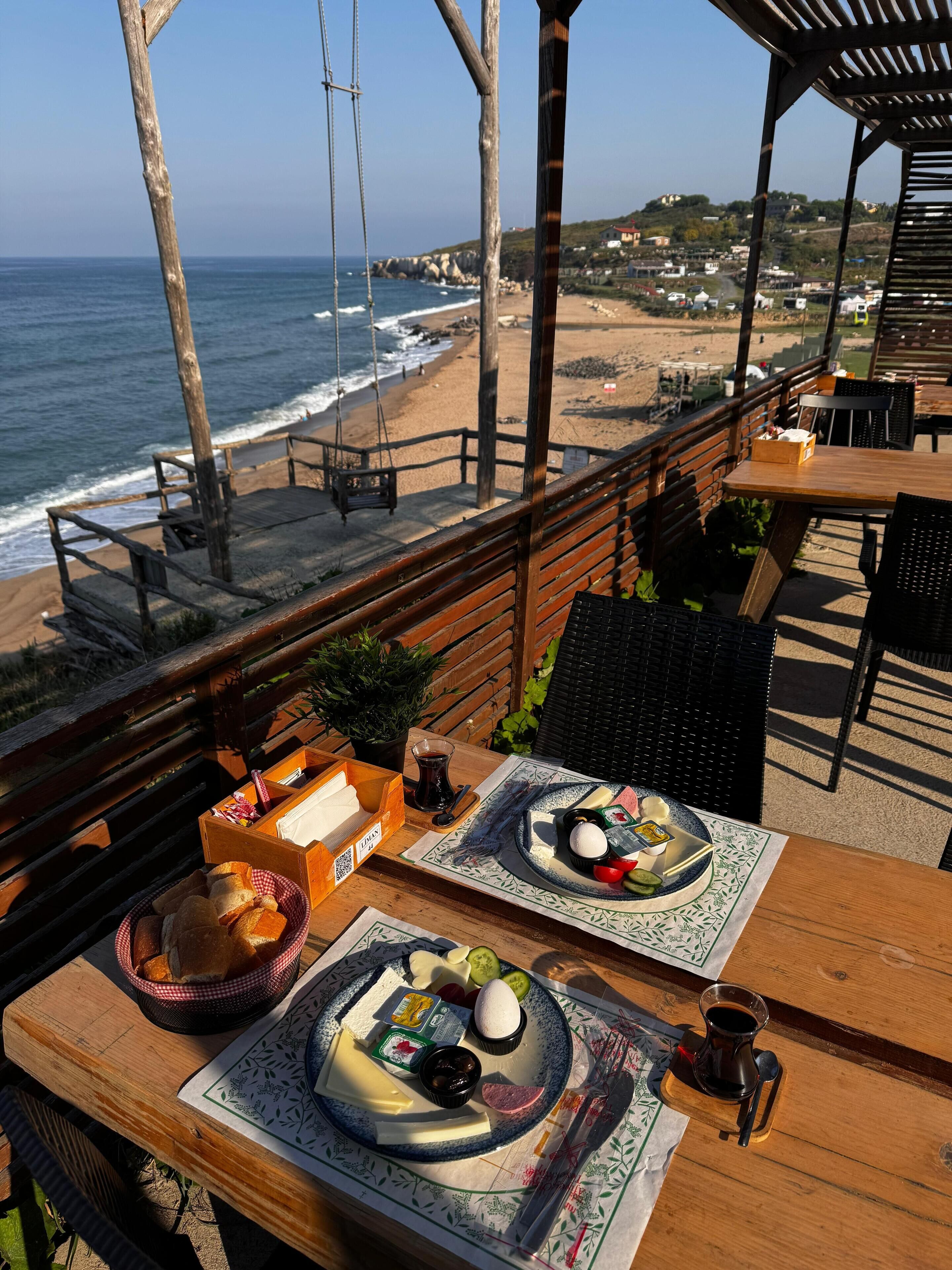 Daily cooked-to-order breakfast (EUR 12 per person)