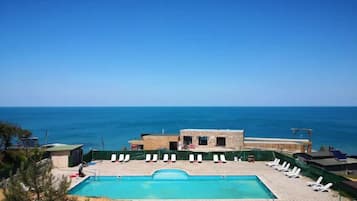 Piscina externa sazonal