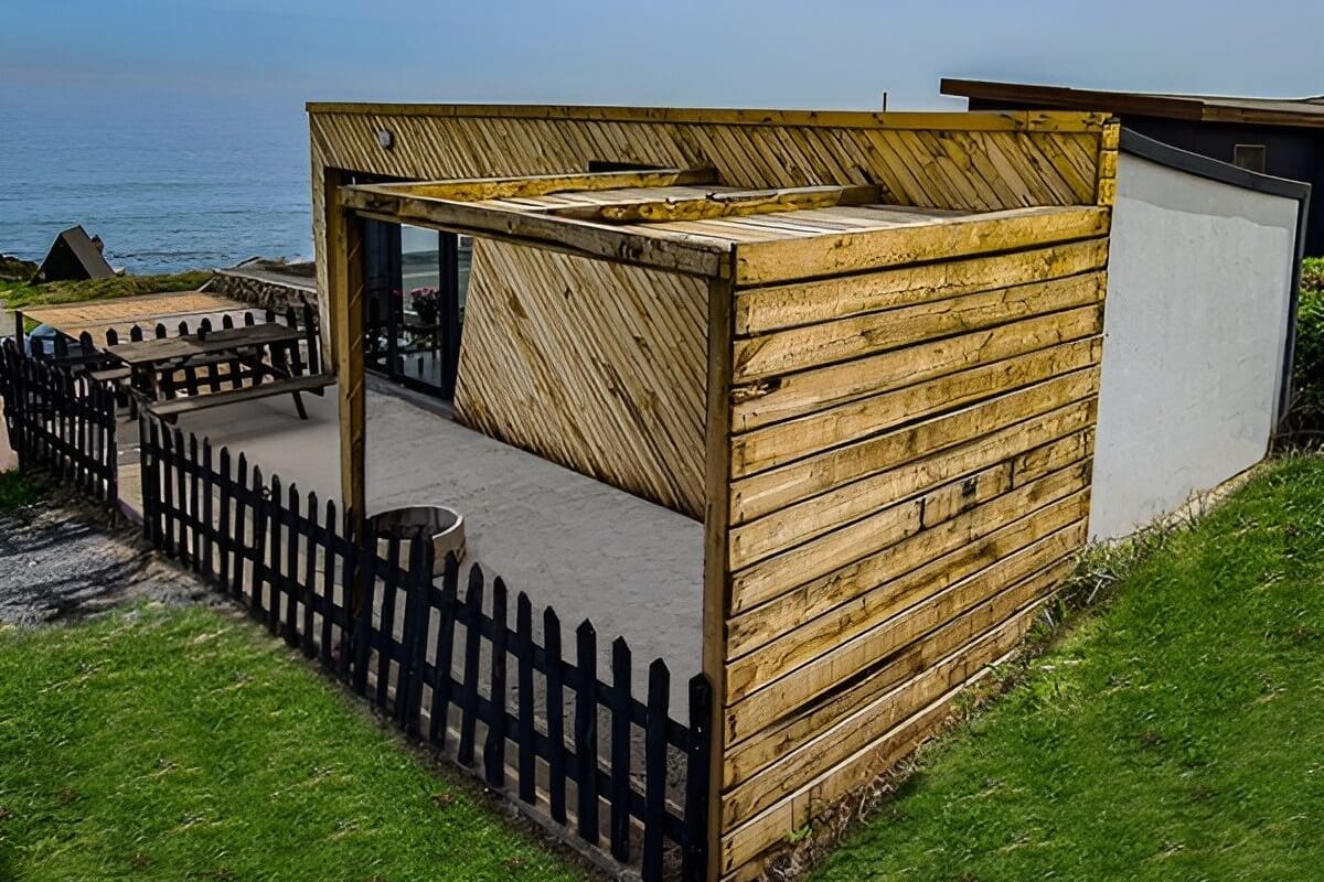 Classic Bungalow, Sea View | 1 bedroom, bed sheets