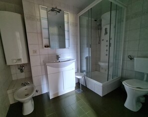 Bathroom - Beautiful Apartment Near ski Resort (Bad Kleinkirchheim)