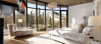 Brand New Heated Pool and Hot Tub, Ski In Out Park City Chalet