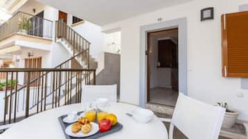 Apartment | Outdoor dining