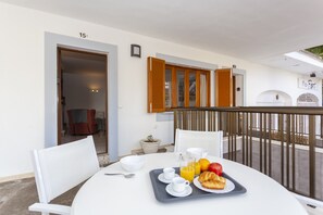 Apartment | Outdoor dining - Charming Apartment for Stay (Santa Margalida)