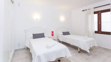 Apartment | 3 bedrooms, iron/ironing board