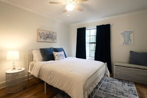 3 bedrooms, iron/ironing board, WiFi, bed sheets