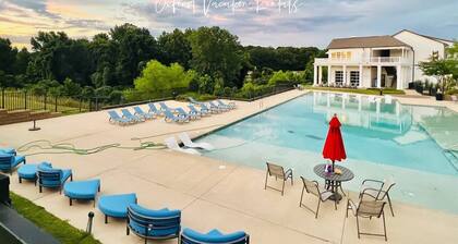 Chic Oxford Condo Getaway with 3 King Suites!