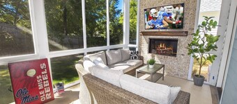 Less than 1 Mile to the Square! Outdoor Fireplace