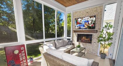 Less than 1 Mile to the Square! Outdoor Fireplace