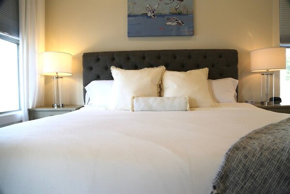 3 slaapkamers, een strijkplank/strijkijzer, reisbedje, wifi