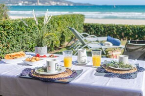 Outdoor dining - Apartment in Playa de Muro (Muro)