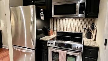 Coffee/tea maker, fridge, microwave, oven