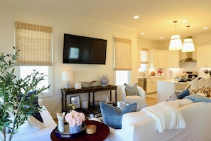 Interior - The Bluebonnet - Stunning Southern Charm Retreat! (Oxford)