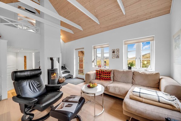 DVD player - Modernized holiday home, centrally located in one of Søndervig's best locations. (Ringkøbing)