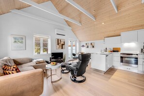 DVD player - Modernized holiday home, centrally located in one of Søndervig's best locations. (Ringkøbing)