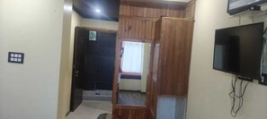 Standard Double Room, Hill View | Free WiFi - Hotel Pangot Himalayan View (Kosiyakutoli)