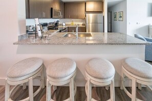 Fridge, microwave, oven, stovetop - Walk to Campus & The Square with 2 Parking Spaces! (Oxford)