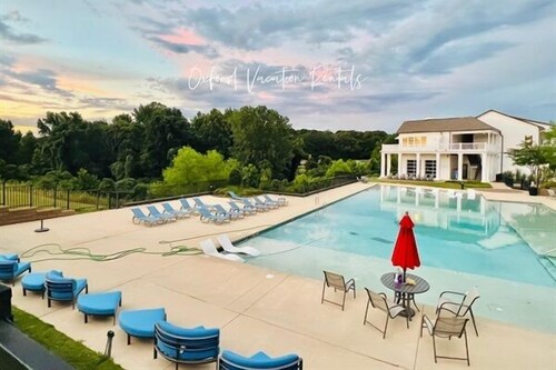 Chic Oxford Condo Getaway with 2 Suites!