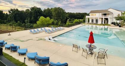 Charming Oxford Retreat with 3 Bedroom Suites!