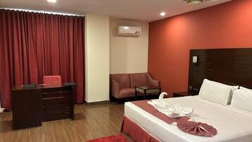 Desk, laptop workspace, iron/ironing board, free WiFi